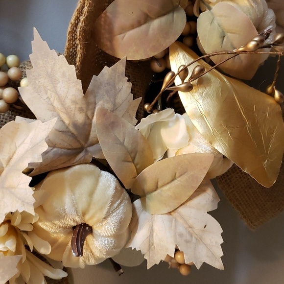 The Farmhouse Rachel Ashwell NWT Ivory Pumpkins, Mums Fall Leaves Lighted Wreath - Picture 2 of 7